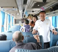 Wagub Kalbar Krisantus Kurniawan melepas peserta Mudik Gratis Khatulistiwa 2026 di Kantor Gubernur Kalbar Pontianak, (18/3/2026).