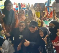 Bupati Sujiwo meninjau aktivitas pemudik di Dermaga Rasau Jaya Kubu Raya.