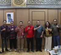 Wakil Gubernur Kalbar Krisantus Kurniawan menerima audiensi Pengurus ICDN menjelang Muswil II di Ruang Kerja Wagub. (MC Kalbar)