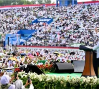 Presiden Prabowo Subianto memberikan sambutan pada Mujahadah Kubro Satu Abad Nahdlatul Ulama di Stadion Gajayana Malang, Minggu (8/2/2026).