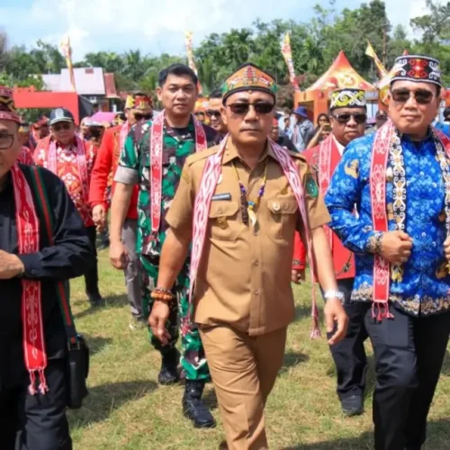 Wagub Kalbar Krisantus Kurniawan bersama Bupati Sujiwo menghadiri pembukaan Naik Dango ke-41 di Rumah Betang Lingga Kubu Raya.
