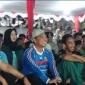 Gubernur Kalbar Ria Norsan bersama warga mengikuti nobar perebutan tempat ketiga Piala Dunia 2026 di Halaman Kantor Gubernur Kalbar.