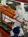 Tim penyelam mengevakuasi korban dari bangkai KM Virgo Transport 8 di Perairan Laut Jawa. (BASARNAS)