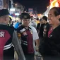 Personel Satgas Polda Kalbar melakukan patroli dialogis di Pasar Hongkong Pontianak jelang Imlek dan Cap Go Meh 2026.
