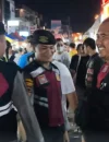 Personel Satgas Polda Kalbar melakukan patroli dialogis di Pasar Hongkong Pontianak jelang Imlek dan Cap Go Meh 2026.