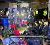 Petugas Imigrasi Malaysia melakukan Ops Sapu dan mengamankan puluhan WNI di kawasan Bintulu dan Samalaju, Sarawak.