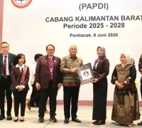 Sekda Kalbar Harisson menghadiri pelantikan pengurus PAPDI Kalbar di Hotel Novotel Pontianak.