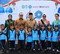 Gubernur Kalbar Ria Norsan membuka Rakor Pokja Bunda PAUD dan mengukuhkan Pengurus FORIKAN Kalbar.