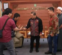 Gubernur Kalbar Ria Norsan menerima audiensi Pengurus PERHIPTANI Kalbar di Kantor Gubernur untuk membahas penguatan penyuluh pertanian dan kesejahteraan petani.