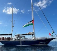 Kapal Global Sumud Flotilla yang membawa bantuan kemanusiaan menuju Jalur Gaza sebelum dicegat militer Israel di Laut Mediterania.