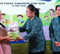 Donata Krisantus dalam Kampanye Kesehatan PKK Kalbar untuk percepatan pencegahan stunting di Sungai Kakap, Kubu Raya.