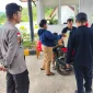 Aktivitas pelintas di Pos Lintas Batas Negara (PLBN) Jagoi Babang, Kabupaten Bengkayang, saat pengamanan perbatasan diperketat.