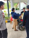 Aktivitas pelintas di Pos Lintas Batas Negara (PLBN) Jagoi Babang, Kabupaten Bengkayang, saat pengamanan perbatasan diperketat.