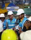 Gubernur Kalbar Ria Norsan meninjau proses pemeliharaan mesin PLTU Bengkayang dan meminta PLN mempercepat perbaikan untuk mengatasi pemadaman listrik bergilir.
