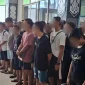 Petugas KJRI Kuching mendampingi pemulangan 71 WNI bermasalah melalui PLBN Entikong dari Sarawak Malaysia.