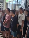 Petugas KJRI Kuching mendampingi pemulangan 71 WNI bermasalah melalui PLBN Entikong dari Sarawak Malaysia.