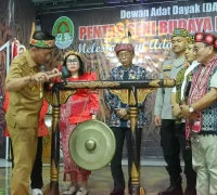 PSBD XI 2025 Wagub Krisantus membuka Pentas Seni Budaya Dayak XI di Ketapang. (instagram.com/psbdketapang)