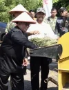 Wakil Bupati Kubu Raya Sukiryanto menghadiri panen raya serentak di Desa Arang Limbung, Kecamatan Sungai Raya.