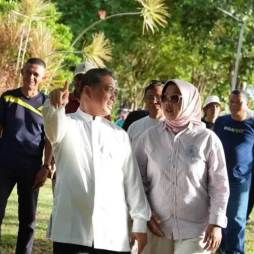 Gubernur Kalbar Ria Norsan meninjau kawasan Pantai Temajuk di Kabupaten Sambas untuk pengembangan wisata perbatasan.