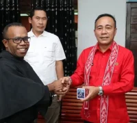 Wakil Gubernur Kalimantan Barat Krisantus Kurniawan saat mengunjungi Paroki Emanuel Sukadana di Kabupaten Kayong Utara untuk mempererat silaturahmi dan toleransi umat beragama.