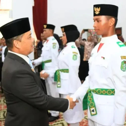Gubernur Kalbar Ria Norsan mengukuhkan Paskibraka Kalbar 2026