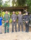 Petugas Karantina Kalbar dan Satgas Pamtas patroli jalur tikus di perbatasan Entikong.
