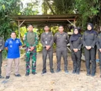 Petugas Karantina Kalbar dan Satgas Pamtas patroli jalur tikus di perbatasan Entikong.