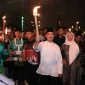 Gubernur Kalbar Ria Norsan melepas peserta Pawai Obor Akbar di Masjid Mujahidin Pontianak menyambut Ramadan 1447 H.