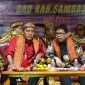 Wakil Gubernur Kalimantan Barat Krisantus Kurniawan menutup PGD Naik Dango ke-19 di Rumah Ramin Bantang Nek Riu, Sambas.