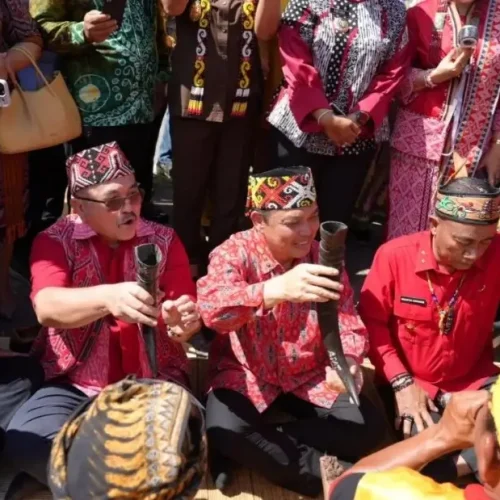 Gubernur Kalimantan Barat Ria Norsan saat membuka Pekan Gawai Dayak ke-40 di Rumah Radakng, Pontianak.