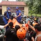Tim SAR gabungan mengevakuasi pelajar 14 tahun yang tenggelam di Sungai Kapuas Sintang. (Foto: Res-Sintang)