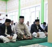 Sekda Kalbar Harisson melaksanakan Salat Iduladha 1447 H bersama ASN di Masjid An Na’im Pontianak.