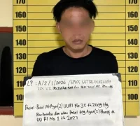Pelaku makelar barang bekas Facebook diamankan Tim Labubu Satresnarkoba Polres Kubu Raya. (tbnewspolreskuburaya.id)
