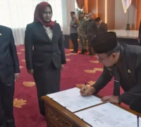 Bupati Sujiwo melantik 97 pejabat Pemkab Kubu Raya di Aula Praja Utama Kantor Bupati Kubu Raya, Jumat (25/9/2026). (foto: Prokopim KKR)