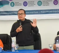 Bupati Kubu Raya Sujiwo menyampaikan arahan terkait pelayanan Puskesmas yang harus tetap berjalan saat hari libur.