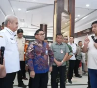 Menteri PKP Maruarar Sirait bersama Sekda Kalbar membahas pembiayaan hunian dan UMKM di Pontianak.
