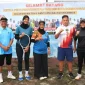 Ketua Umum PELTI Kalbar Erlina Norsan memimpin kegiatan pembinaan atlet tenis muda di Lapangan Tenis Sambas.