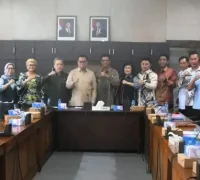 Audiensi Pemerintah Kabupaten Kayong Utara bersama DPRD Provinsi Kalimantan Barat bahas percepatan pembangunan infrastruktur.