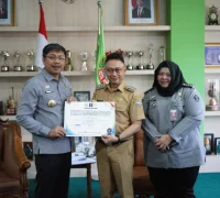 Teken Komitmen Bersama DPRD Wali Kota Pontianak Edi Rusdi Kamtono Teken Komitmen Bersama DPRD dan Kanwil Kemenkumham Kalbar. (Pontianak.go.id)