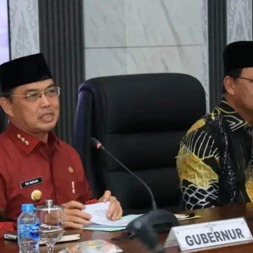 Ria Norsan menerima kunjungan delegasi Pemerintah Sarawak di Kantor Gubernur Kalimantan Barat untuk membahas kerja sama industri halal dan konektivitas perbatasan Borneo.