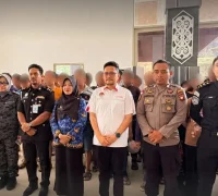 KJRI Kuching mendampingi pemulangan 40 WNI bermasalah dari Sarawak, Malaysia, melalui PLBN Entikong, Kalimantan Barat. (Foto: KJRI Kuching)