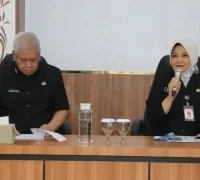 Sekda Kalbar Harisson memberikan pembekalan kepada jajaran Bapenda kabupaten dan kota se-Kalimantan Barat terkait optimalisasi penagihan pajak daerah di BPSDM Kalbar.
