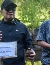 Bupati Kubu Raya Sujiwo menanam mangrove di pesisir Desa Kubu dalam kegiatan Hari Kebangkitan Nasional.