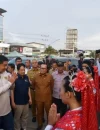 Menteri PKP Maruarar Sirait, Mendagri Tito Karnavian bersama Bupati Sujiwo saat meninjau penataan kawasan kumuh di Desa Parit Baru, Kubu Raya.