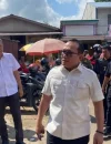 Bupati Kubu Raya Sujiwo meninjau kondisi Pasar Bahagia di Desa Kuala Dua untuk memastikan rencana penataan pasar.