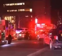 Petugas kepolisian dan FBI bersiaga di area Brown University setelah penembakan massal terjadi di kampus Providence, Rhode Island. (x.com/wienerdogwifi)