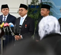 Menteri Kebudayaan Fadli Zon menyampaikan keterangan pers usai upacara penganugerahan gelar Pahlawan Nasional 2025 di Istana Negara, Jakarta. (BPMI Setpres)