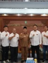 Gubernur Kalimantan Barat Ria Norsan menerima audiensi penangkar arwana untuk mendorong ekspor ikan siluk, (31/3/2026).