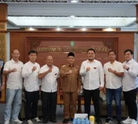 Gubernur Kalimantan Barat Ria Norsan menerima audiensi penangkar arwana untuk mendorong ekspor ikan siluk, (31/3/2026).