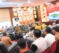 Bupati Kubu Raya Sujiwo menyampaikan penghentian aktivitas arang bakau di Batu Ampar demi menjaga ekosistem mangrove.